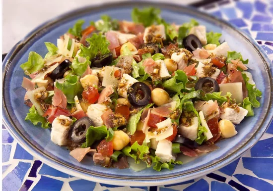 Salade à la dinde hachée avec vinaigrette balsamique