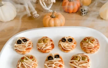 Halloween themed mini pizza bites.
