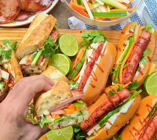 Sandwichs Banh Mi et hot-dogs à la dinde