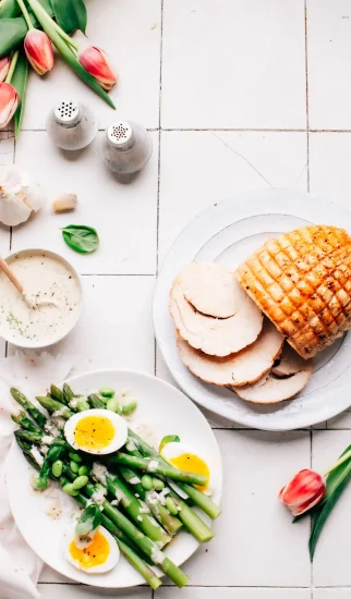 Dinde rôtie Butterball avec salade d’asperges de printemps de Jennifer Pallian