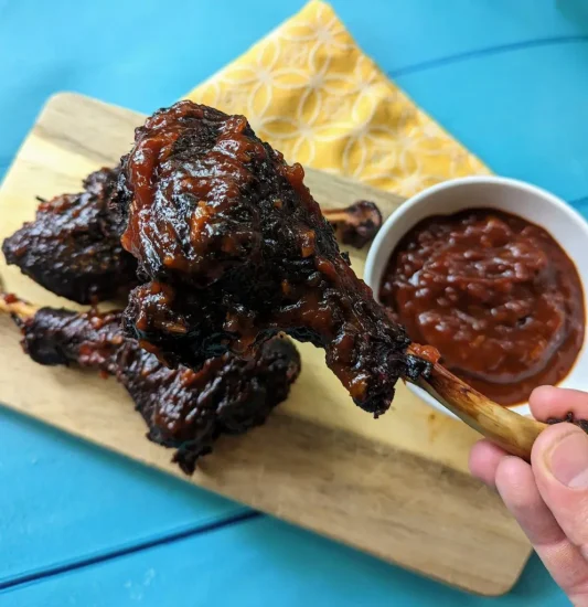 Pilons de dindon fumés avec sauce BBQ aux pommes et au gingembre par Butterball Canada