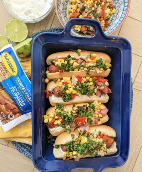 Hot-dogs à la dinde grillés avec salsa au maïs et au poblano Par : Chef Shahir Massoud